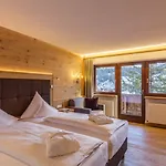 Plattenhof 4*