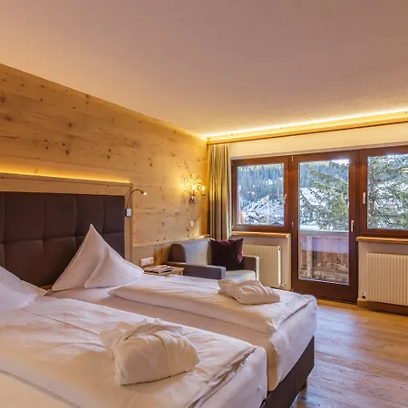 Plattenhof 4*
